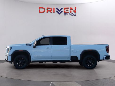 Used 2024 GMC Sierra 2500 AT4 w/ Technology Package AWD/4WD image 2