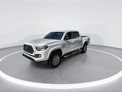 Used 2017 Toyota Tacoma SR5 image 4