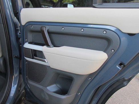 Used 2022 Land Rover Defender 110 SE image 36