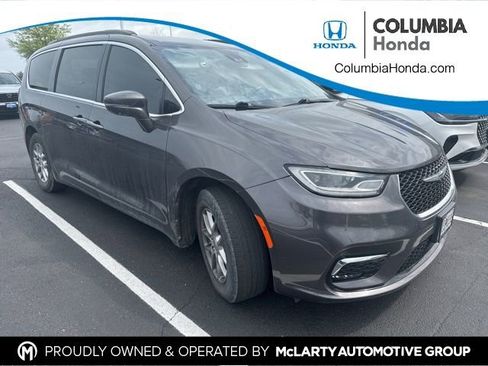 Used 2021 Chrysler Pacifica Touring w/ Cold Weather Group FWD image 1
