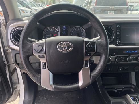 Used 2022 Toyota Tacoma SR5 AWD/4WD image 12