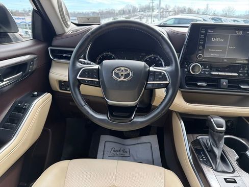 Used 2021 Toyota Highlander Limited image 14