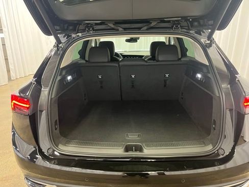 Used 2022 Buick Envision Essence w/ Technology Package I image 12