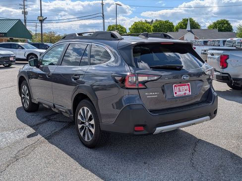 Used 2025 Subaru Outback Limited AWD/4WD image 5