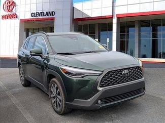 Used 2024 Toyota Corolla Cross XLE video 2