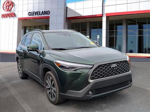 Used 2024 Toyota Corolla Cross XLE image 2
