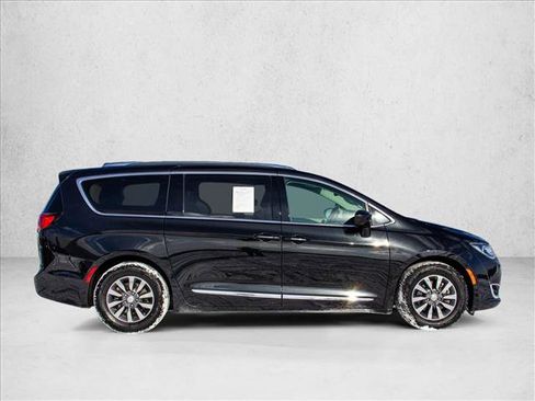 Used 2019 Chrysler Pacifica Touring-L Plus image 4