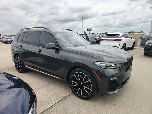 Used 2022 BMW X7 xDrive40i w/ M Sport Package AWD/4WD image 1