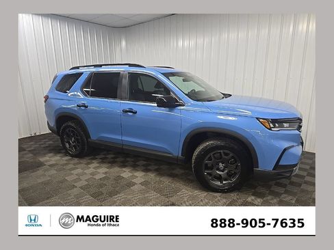 Used 2024 Honda Pilot TrailSport image 1