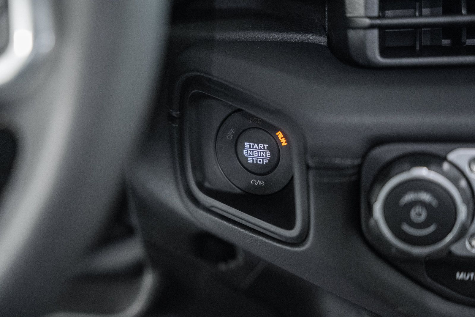 Used 2024 Jeep Wrangler Unlimited Sahara AWD/4WD image 35