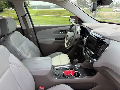 Used 2019 Chevrolet Traverse Premier w/ Driver Confidence II Package FWD image 31