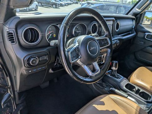 Used 2022 Jeep Wrangler Unlimited Sahara w/ Cold Weather Group AWD/4WD image 15