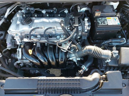 Used 2020 Toyota Corolla LE image 30