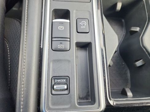 Used 2025 Nissan Pathfinder SV image 22