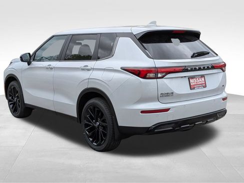 New 2026 Nissan Rogue SL AWD/4WD image 10