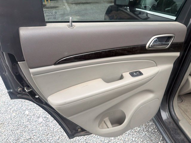 Used 2012 Jeep Grand Cherokee Laredo AWD/4WD image 8