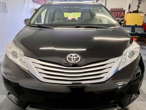 Used 2013 Toyota Sienna Limited image 2