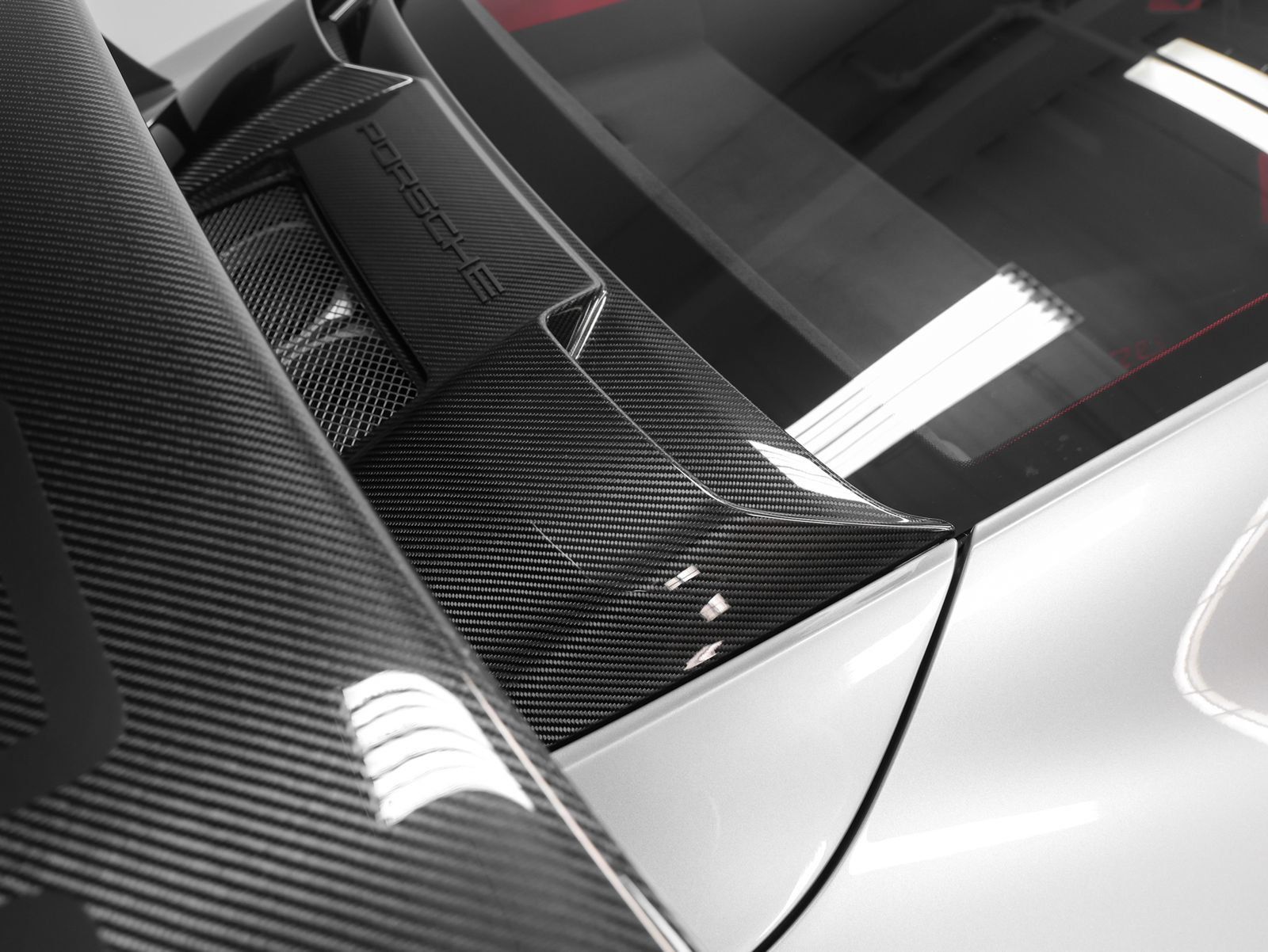 Certified 2018 Porsche 911 GT2 RS RWD image 20