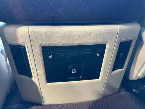 Used 2017 RAM 1500 Laramie RWD image 45