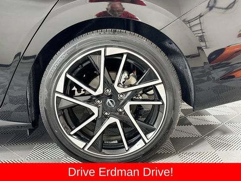 Used 2025 Nissan Sentra SR w/ SR Premium Package FWD image 4