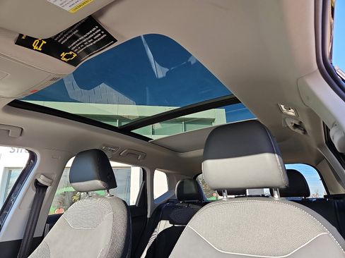 New 2026 Volkswagen Taos SE image 11