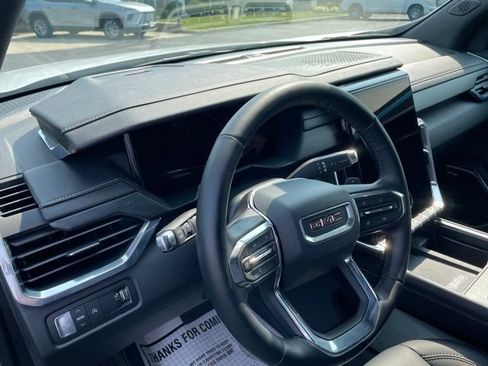 Used 2026 GMC Acadia Elevation w/ Elevation Premium Package FWD image 4