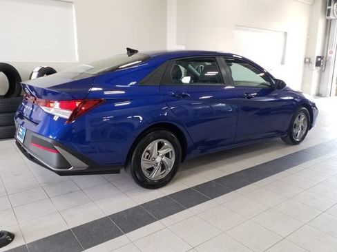 Certified 2025 Hyundai Elantra SE FWD image 19