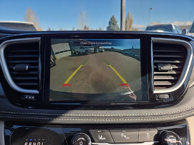 Used 2024 Chrysler Pacifica Limited FWD image 28