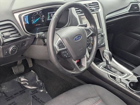 Used 2016 Ford Fusion SE image 7