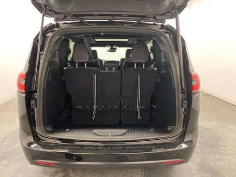 New 2026 Chrysler Pacifica Limited w/ S Appearance Package image 32