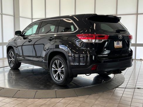 Used 2017 Toyota Highlander LE AWD/4WD image 5