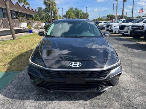 Used 2024 Hyundai Elantra SEL FWD image 3