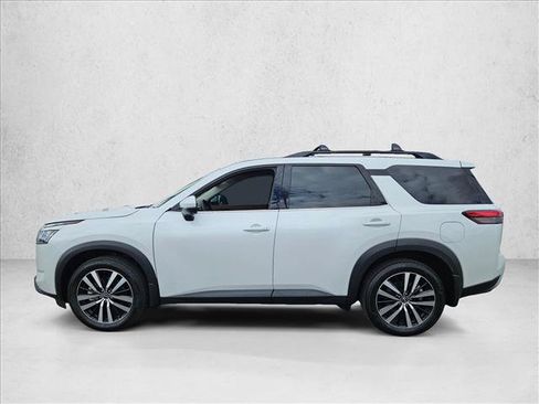 Used 2025 Nissan Pathfinder Platinum AWD/4WD image 9