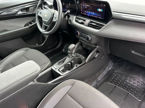 Used 2024 Chevrolet TrailBlazer LS image 16