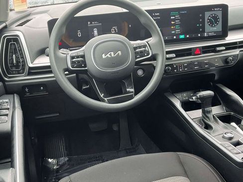 Used 2025 Kia Sorento LX FWD image 2