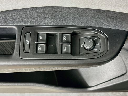 Used 2023 Volkswagen Taos SE FWD image 15