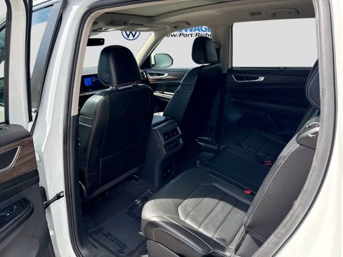 Used 2024 Volkswagen Atlas SEL AWD/4WD image 24