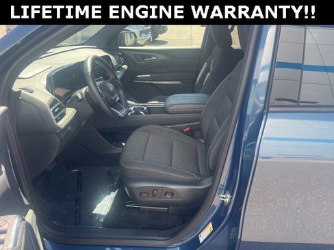 Used 2025 Chevrolet Traverse LT image 15