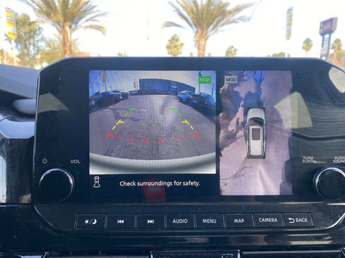 Used 2024 Nissan Pathfinder SL image 21