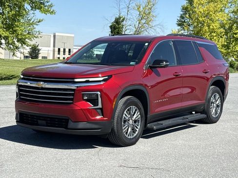 Used 2024 Chevrolet Traverse LT w/ LPO, Floor Liner Package FWD image 28