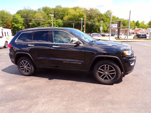 Used 2018 Jeep Grand Cherokee Limited AWD/4WD image 4