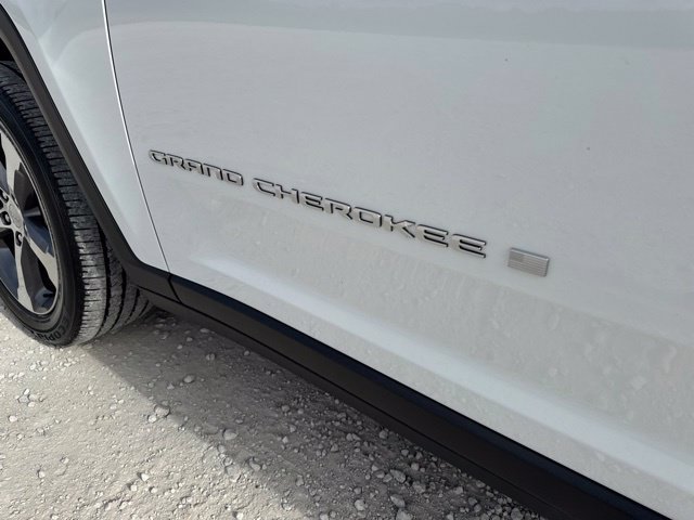 Used 2025 Jeep Grand Cherokee L Limited RWD image 9