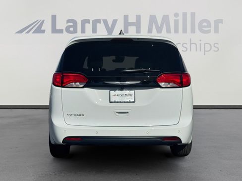 New 2026 Chrysler Voyager LX image 5