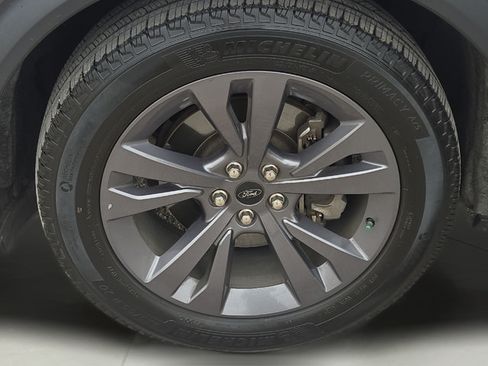 Used 2024 Ford Explorer XLT w/ Equipment Group 202A RWD image 17