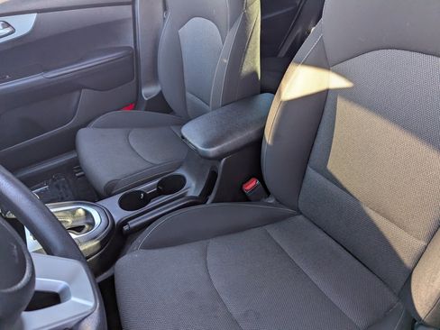 Used 2022 Kia Forte LXS image 20
