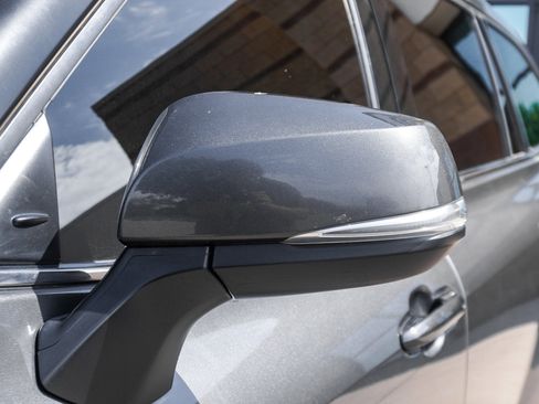 Used 2022 Toyota Highlander LE image 15