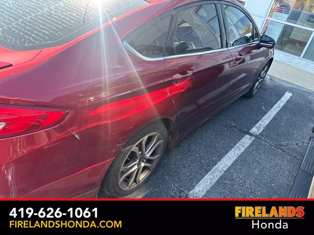 Used 2017 Ford Fusion SE w/ Equipment Group 201A FWD image 4
