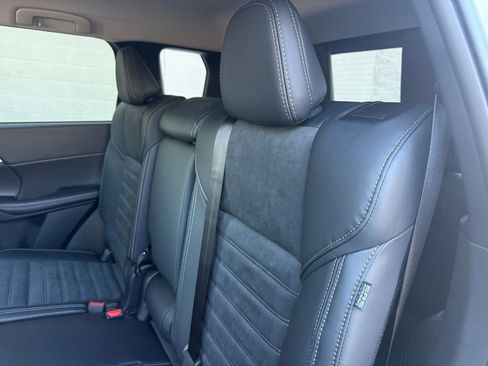 New 2025 Mitsubishi Outlander SE image 23