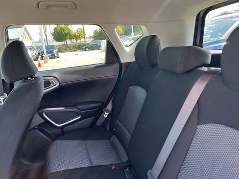 Used 2025 Kia Soul LX w/ LX Technology Package FWD image 39