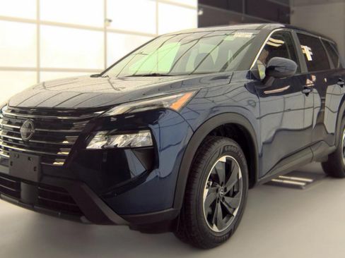 Used 2025 Nissan Rogue SV AWD/4WD image 1